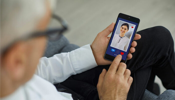 5 Online Dating Dites for Seniors