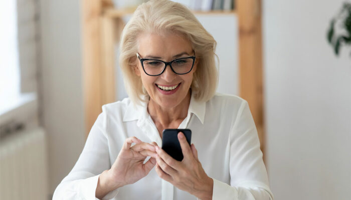 7 Cell Phone Plans Ideal for Seniors