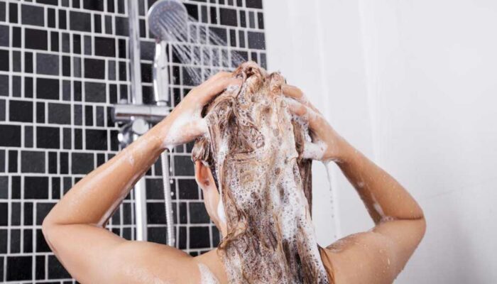 4 Effective Shampoos for Thin Hair