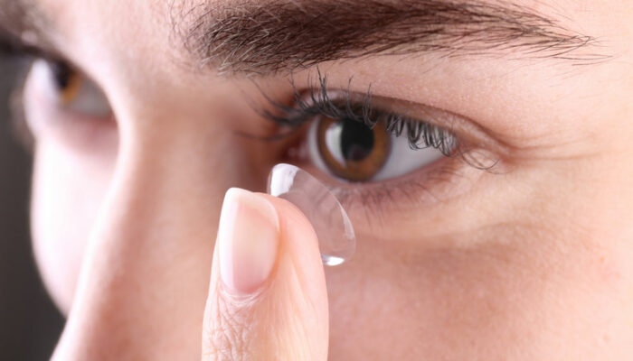 4 contact lenses to prevent discomfort caused by dry eyes