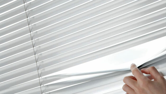 4 effective tips to clean your window blinds