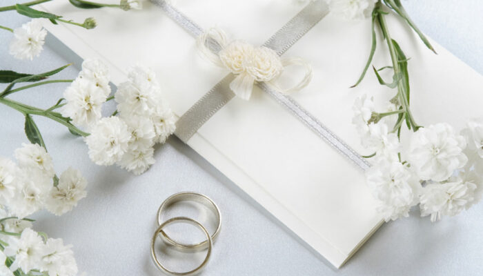 4 essential tips to pick the right wedding invitation