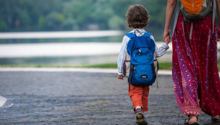 4 factors to consider while choosing a backpack for your child