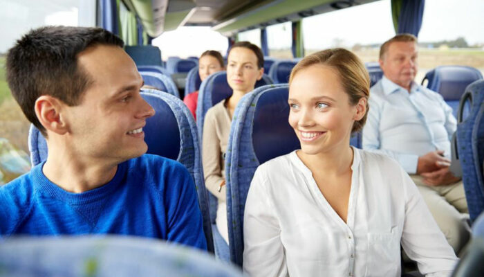 4 factors to consider while selecting a bus tour