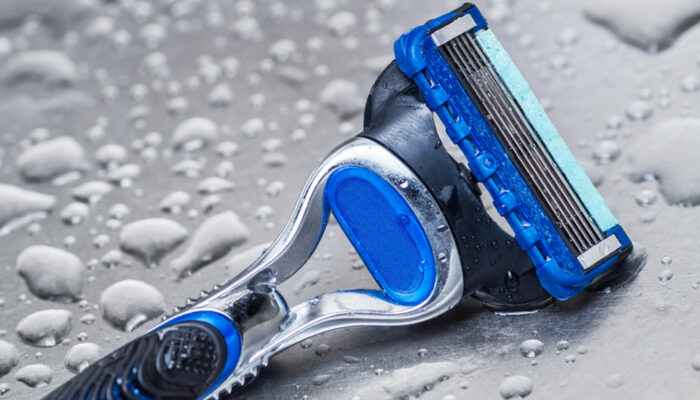 4 premium disposable razors perfect for sensitive skin