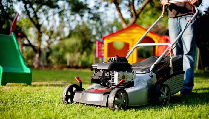 4 tips for buying a lawn mower from a sale