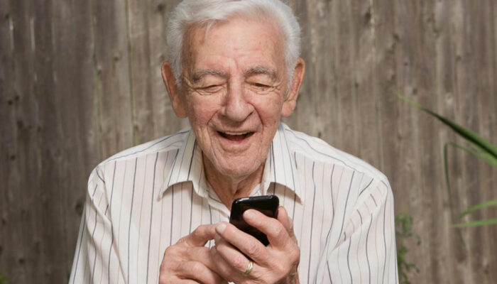 5 popular cell phones for seniors