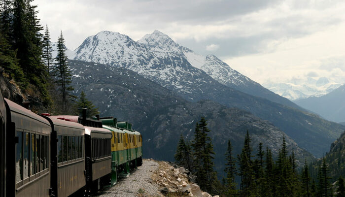 6 reasons why you should travel to the Canadian Rockies by train