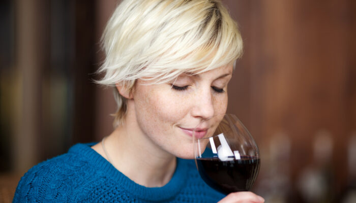 7 Interesting Benefits Of Using Red Wine For Your Skin