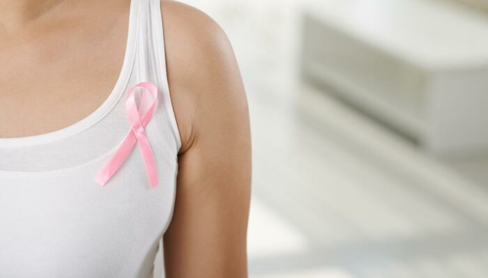 7 Signs to Watch Out For Breast Cancer After 35