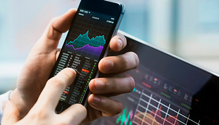 8 popular apps for saving and investing