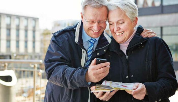 3 Ways to Find Free Cell Phone Deals for Seniors