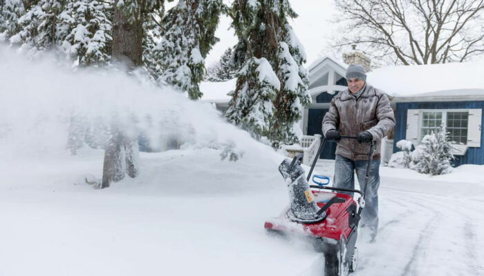 3 essential tips to buy snow blowers from snow blower clearance sale