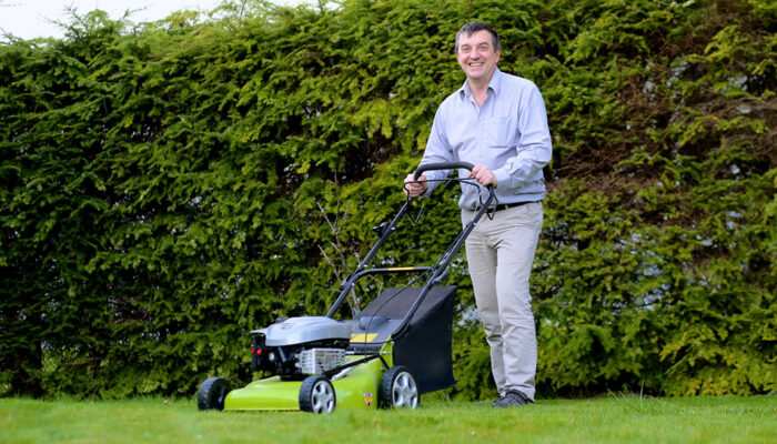 A comprehensive guide to choosing efficient and reliable lawn care services