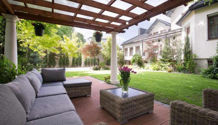 Accessories to accentuate your backyard patio designs