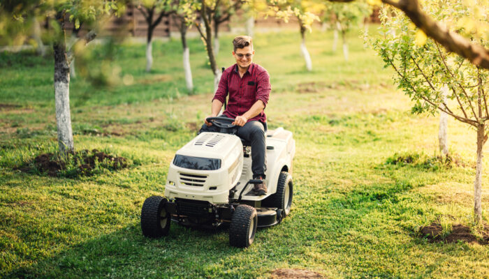 Advantages of Ride Lawn Mowers