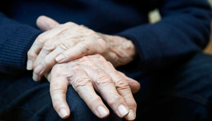 An overview of the symptoms of Parkinson&#8217;s disease