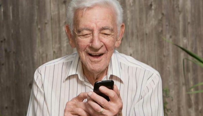 Benefits of Using Aarp Cell Phones for Seniors