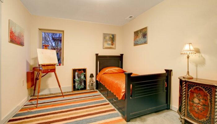 Cool furnishing tips for a small bedroom space