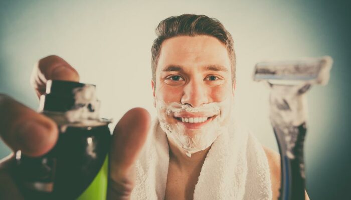 Different types of shaving blades and razors for men