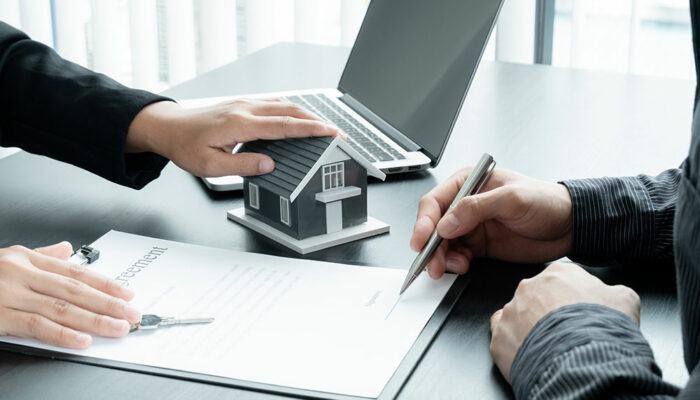 Factors to consider before hiring a real estate lawyer