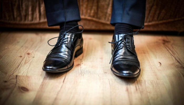 Factors to consider when picking the right restaurant shoes