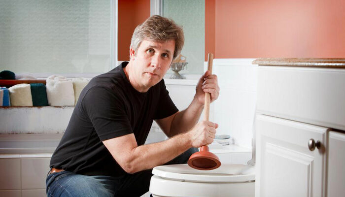 Here&#8217;s what you should know about clogged toilet repair