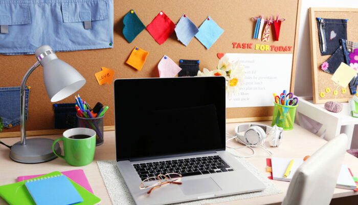 How to organize your office desks for maximum convenience