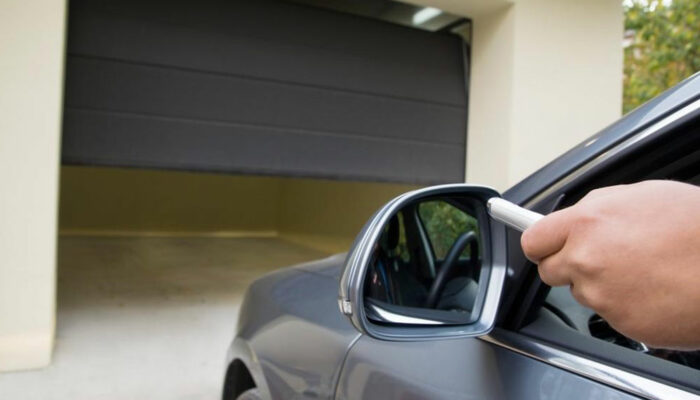 How to deal with garage door maintenance