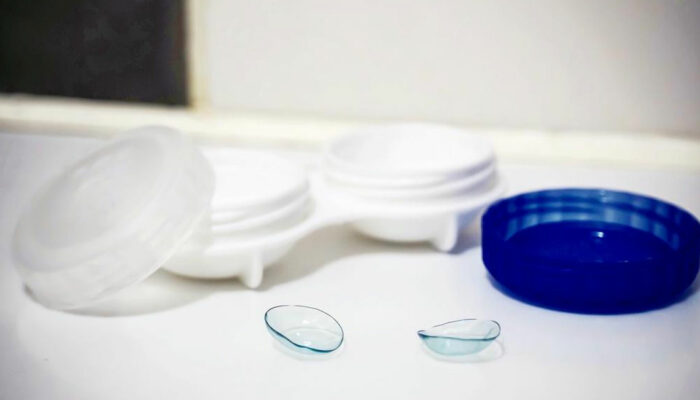 How to take care of your contact lenses