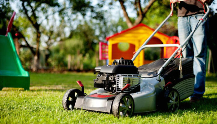 Keep your garden organized and pleasant with lawn mowers