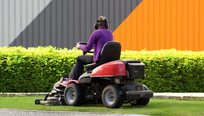 Know about the Different Types of Riding Lawn Mowers