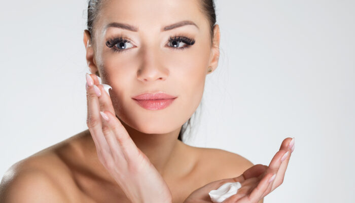 Maintain Radiance and Hydration with Moisturizers for Dry Skin