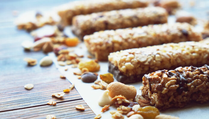 Reasons why you should snack on healthy bars