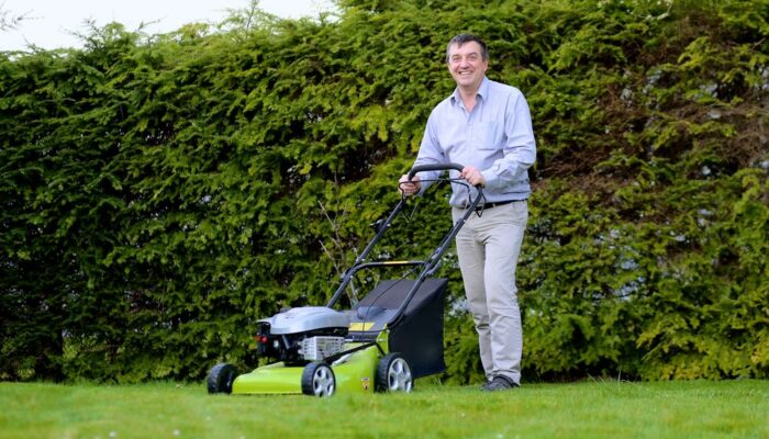 Steps to sharpen the blades of a ride-on mower