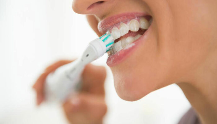 Teeth cleaning guide with Oral B electric toothbrush