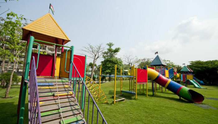 Three-step maintenance of outdoor playsets