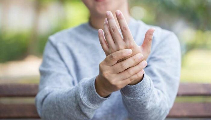 Tingling in the Hands &#8211; Common Causes and Symptoms