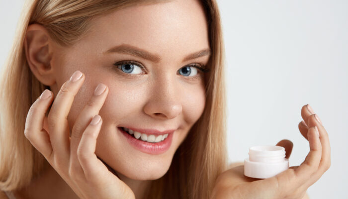 Tips to Choose the Right Skincare Products for Dry Skin