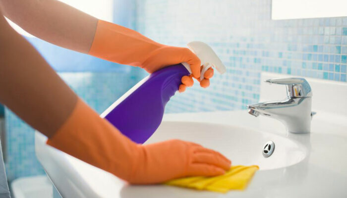 Tips to effectively clean your bathroom