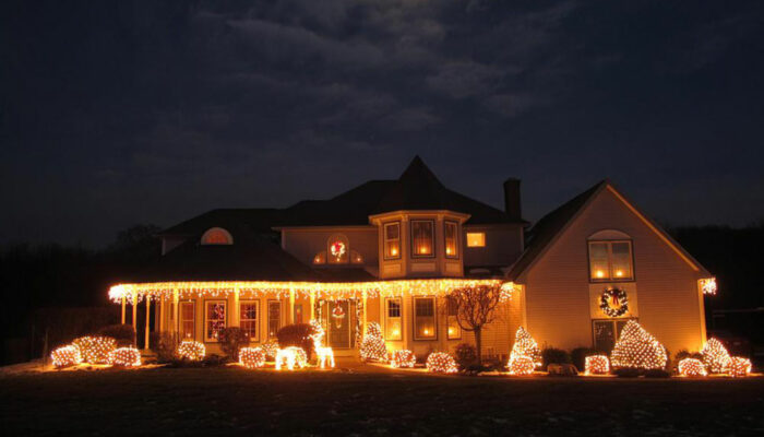 Tips to safely use outdoor Christmas lights during this holiday season