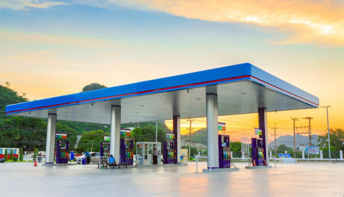 Top 6 gas companies to fill up at your next stop