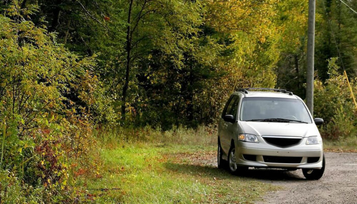 Toyota Sienna in its Generation 2 stage