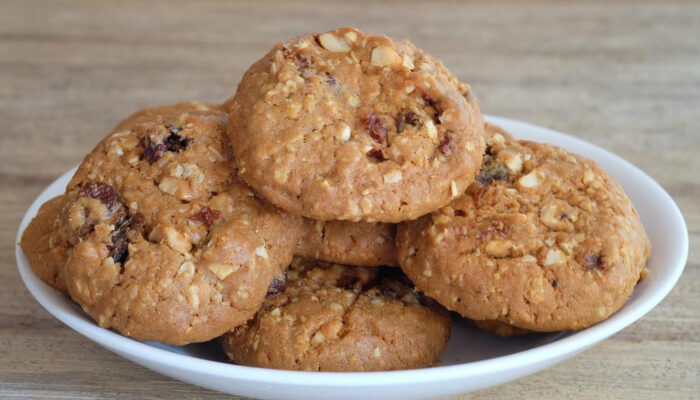 Two mouth watering oatmeal and raisin cookie recipes