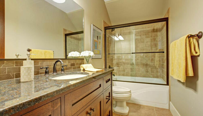 Types of bathtub doors to choose from