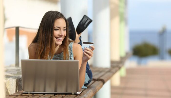 What to Look for When Getting a Student Credit Card