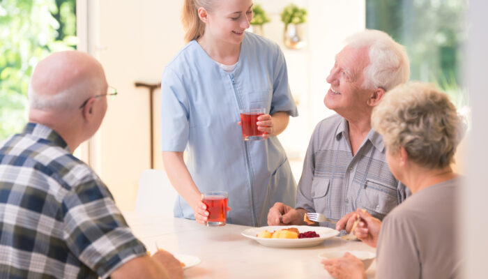 4 Tips To Choose A Reliable Senior Home Caregiver