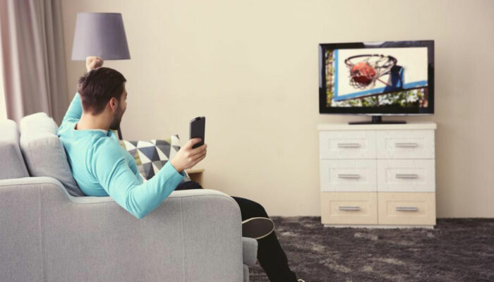 4 smart TVs with built-in DVDs for small spaces