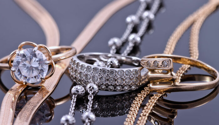 4 trendy pieces of jewelry for women