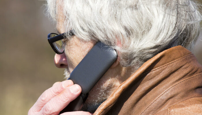 5 Simple Yet Feature-Rich Flip Phones For Seniors